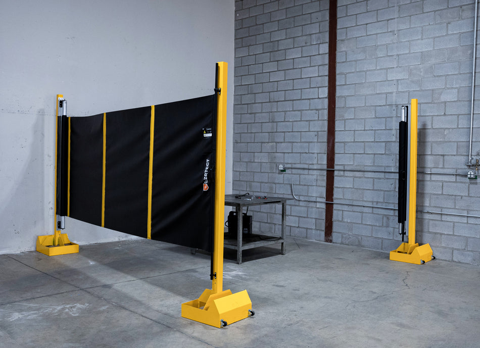 LZRTect™ Pantalla retráctil para soldadira láser – 6’ x 15’ (1.83m x 4.57m)