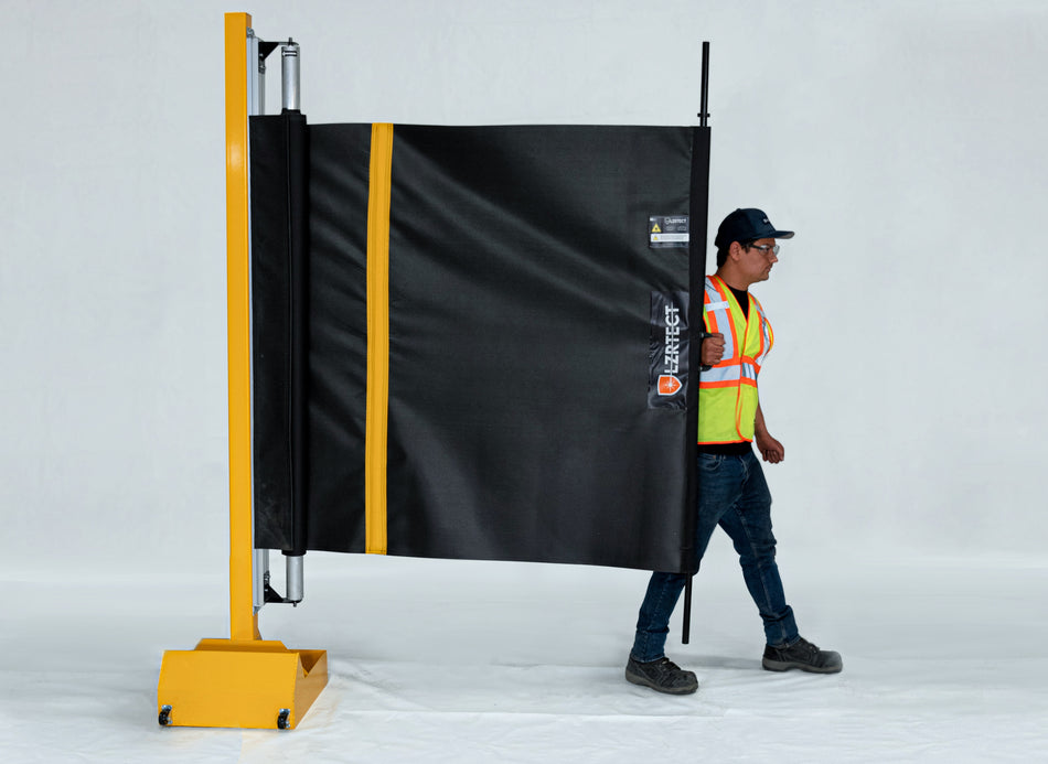 LZRTect™ Pantalla retráctil para soldadura láser – 5’ x 15’ (1.67m x 4.57m)